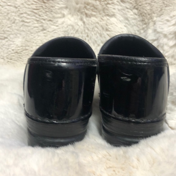 Dansko XP Pro Patent Leather Clogs – Black
Size EU 38 (US Women’s 7) - Picture 5 of 9